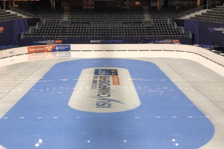 Shorttrack baan in de Ahoy Rotterdam de ijsvloer is mede mogelijk gemaakt door Remon